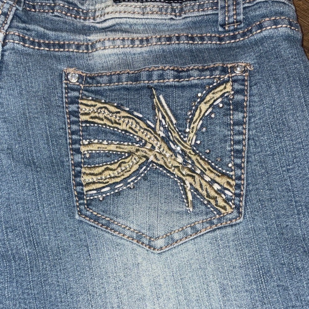 Red Rivet Light Blue Denim Shorts - Picture 4 of 7